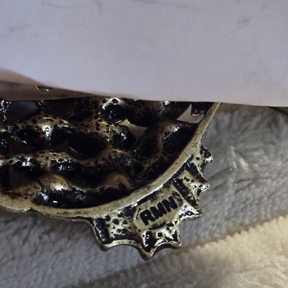 Vintage signed fish brooch with rhinestones wearable! No return as is - Picture 2 of 3